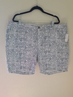 Old Navy Womens White Shorts with Navy Floral Print